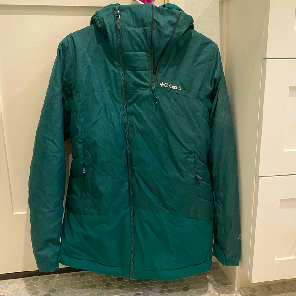 Ski coat size medium . Brand Columbia. Used twice. Had no problems with it.